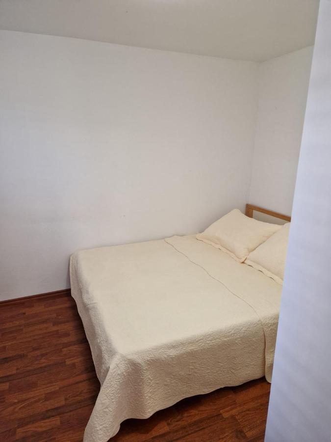 Apartment Misic 르티나 외부 사진