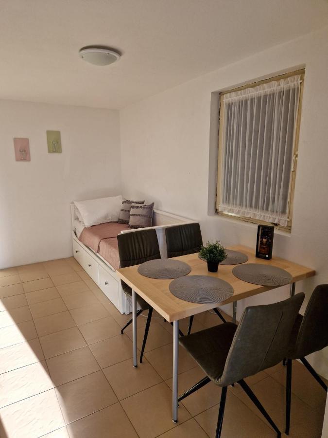 Apartment Misic 르티나 외부 사진