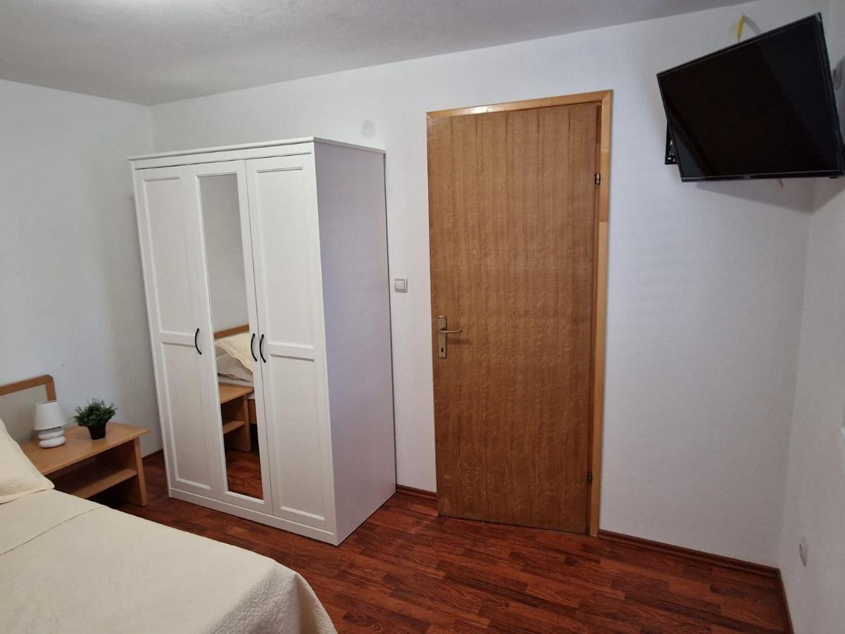 Apartment Misic 르티나 외부 사진