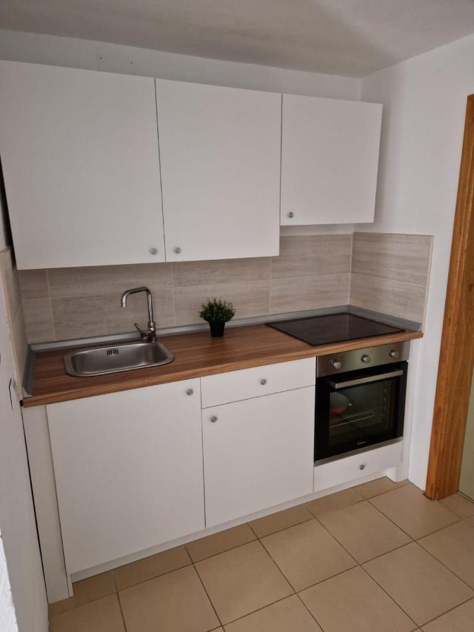 Apartment Misic 르티나 외부 사진