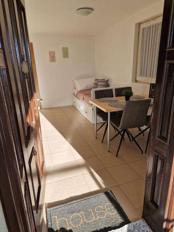 Apartment Misic 르티나 외부 사진