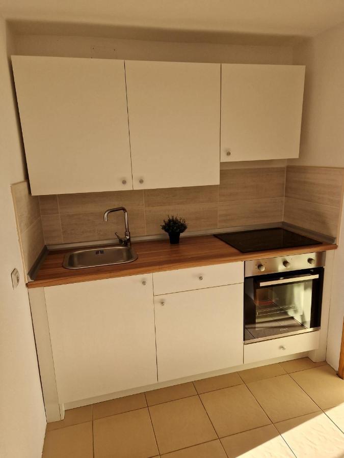 Apartment Misic 르티나 외부 사진