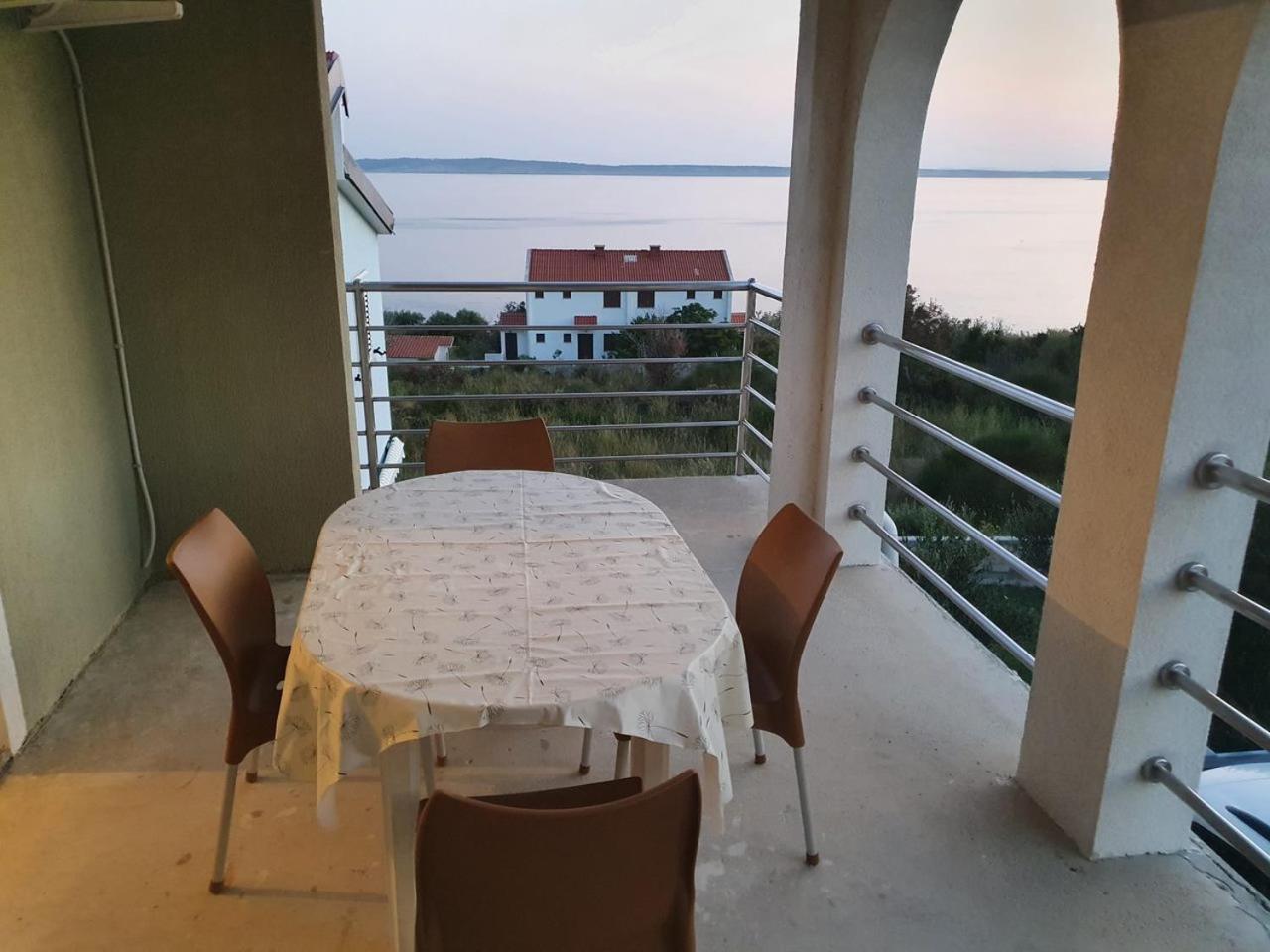 Apartment Misic 르티나 외부 사진