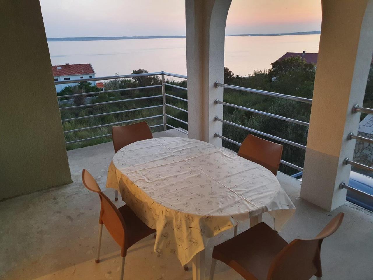 Apartment Misic 르티나 외부 사진