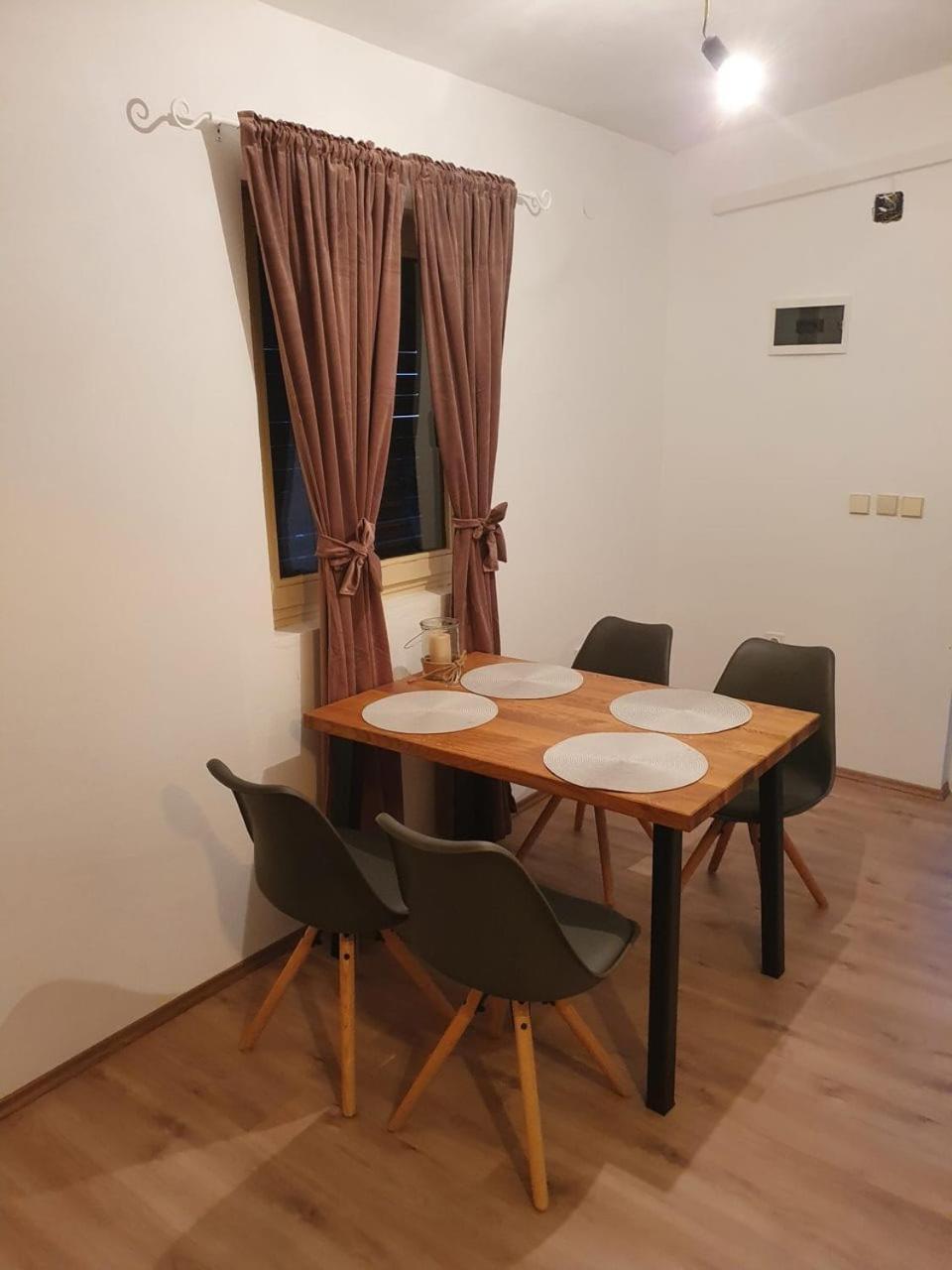 Apartment Misic 르티나 외부 사진